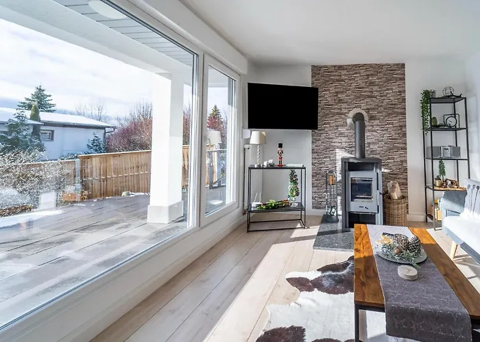 Holiday Home In Suhl Near Rennsteig Trail * ズール